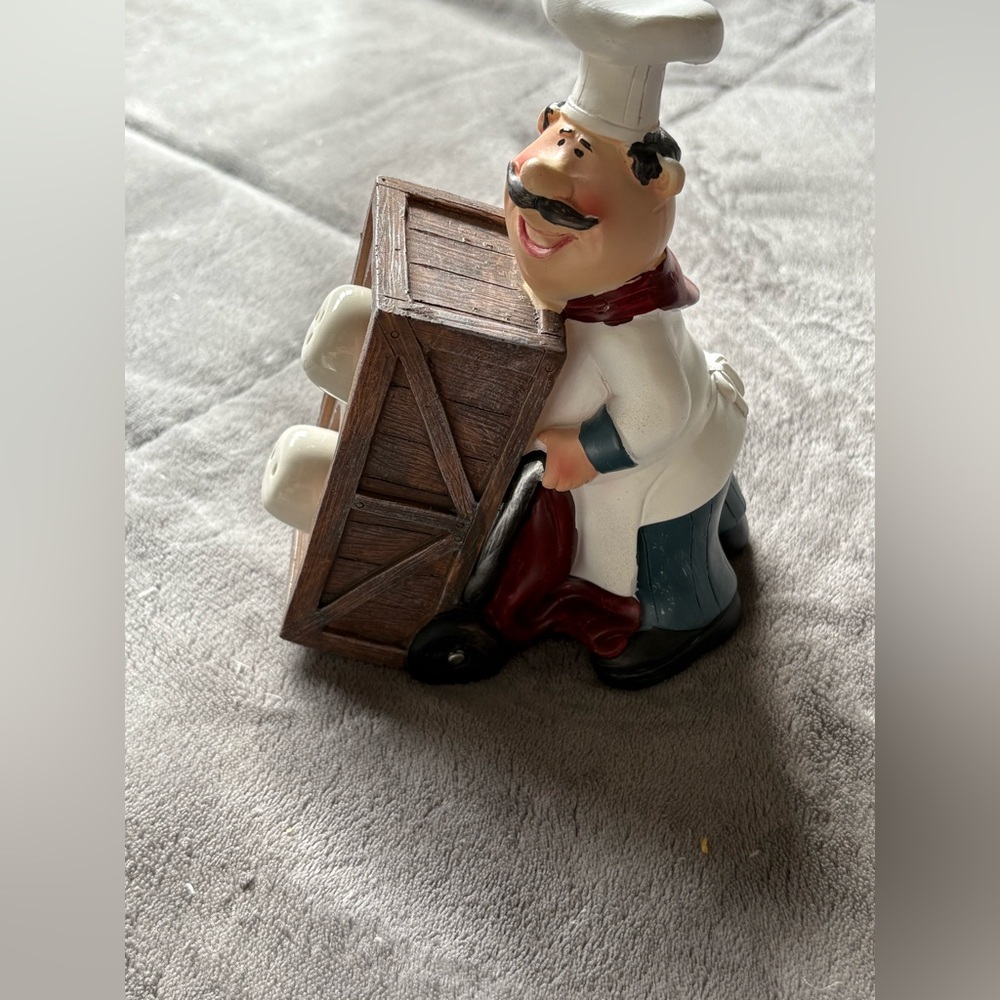 Chef Salt and Pepper Shaker Set - Picture 3 of 6